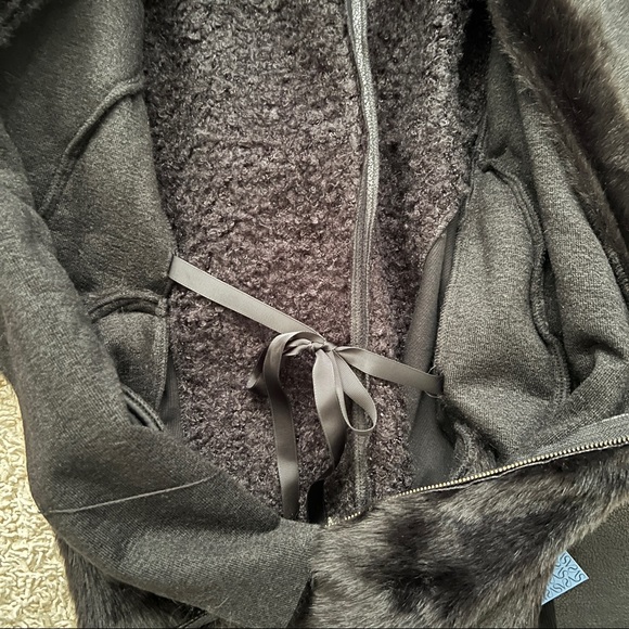 Vera Wang Fur Collar Mixed Media Coat - Picture 8 of 15